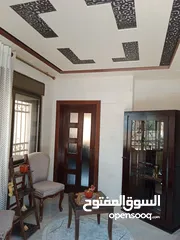  6 شقة طابقيه ارضيه مع تسويه للبيع في ابو نصير