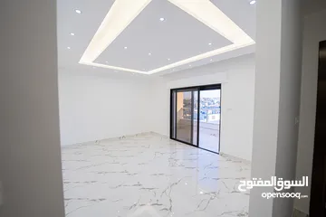  18 شقة طابق اول مساحة 200م في شفا بدران الكوم قرب سلاله مول