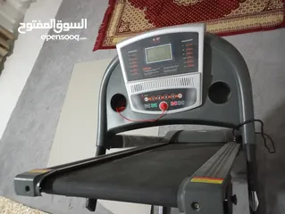  1 جهاز مشي شبه جديد