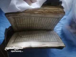  2 مصحف صغير قديم جدا بحاجة لترميم