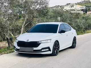  1 سكودا للبيع اشي فاخر