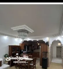  1 ثريا بلوتوث بحالة ممتازة  تصلح ديكور لمحلات او صالة مطعم