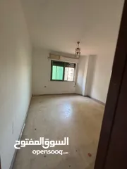  3 شقه مخزن للايجار