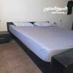  1 تخت مع كومدينا عدد 2 من ايكا مع فرشة فقط 35 دينار بسبب الرحيل
