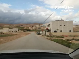  4 للبيع ارض الزرقاء الجديدة البتراوي الجنوبي  بجانب معامل الطوب   باعلى نقطة بالمن