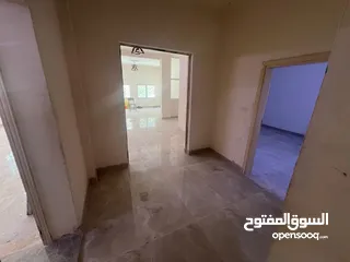  7 شقة ارضي للإيجار منطقة هادئة