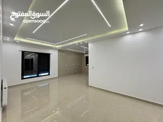  8 شقة لقطة للبيع طابق ارضي مع حديقة شارع المطار النخيل  شقة مساحة 185م وترس خارجي 220 م وكراج مستقل
