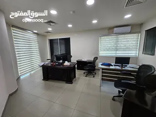 5 مكتب بمساحة 120م جاهز للإيجار - يقع ما بين الدوار الرابع و الشميساني و العبدلي