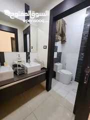  10 شقة فارغة للبيع في حي الصحابة - ref : 14577