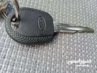  8 كيا سبورتاج موديل 2000