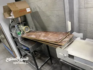  23 محل معجنات مع كامل عدته للبيع بخلو بداعي السفر