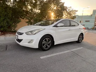  2 Hyundai Elantra 2012