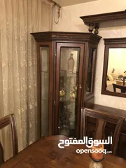  7 طاوله سفره 8 كراسي مع بوفيه ومرايه وفضيات عدد2