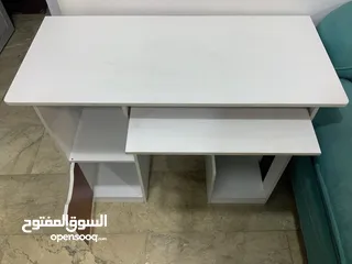  2 ميز حاسبة ابيض