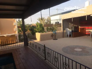  17 فيلا للبيع بالقرب بشارع الباباي