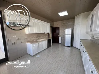  6 شقة طابقية فارغة للايجار جبل عمان مساحة 320م طابق ثاني اطلالة جميلة تشطيب سوبر ديلوكس