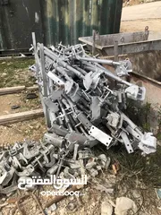 2 دعاسات شد حيطان (Scaffolding Screw Jacks) بحالة ممتازة للبيع