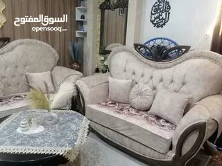  7 طقم كنب خشب زان تفصيل..7مقاعد او 9 مقاعد  لون بيج مورد شكله جميل جدآ والخشب لون بني..