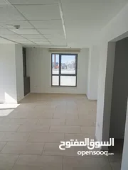  4 مكتب للايجار - رووف مع تراس