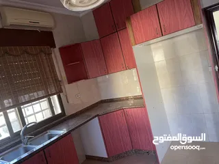  5 شقة ثالث مع روف للبيع في منطقة الكمالية
