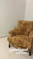  3 طقم كنب مستعمل بحال جديد مع طاولات