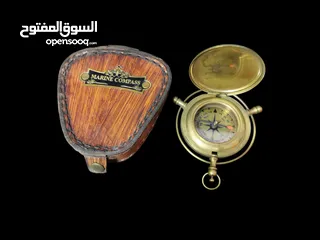  1 بوصله نحاس قديمه ومميزه بالعلبه الجلديه