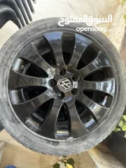  2 جنط مع الكوشوك الي عليه VW
