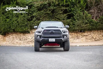  18 تويوتا تاكوما 2017  كابينة و نص مميز غيار عادي 4x4   بحالة ممتازة من المالك.