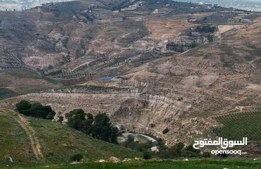  3 قطعة ارض مفروزة و مطلة ب المصطبة