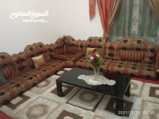  4 شقه بالدور الاول تشطيب  صيانه فرش جديد في شارع النصر
