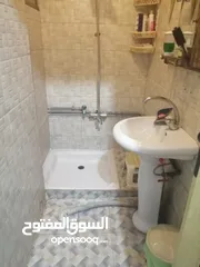  9 بيت 3 طوابق للبيع