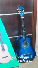  1 جيتار مستعمل استعمال بسيط شبه جديد  متوفر مع كرتونته