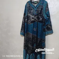  4 فساتين وثواب اي واحد خمسه دنانير
