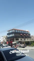  16 مجمع تجاري للإيجار بدون خلو في موقع مميز في الزرقاء حي معصوم الشارع الرئيسي جوار دوار معصوم