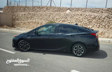  7 تويوتا بريوس 2022 XLE فحص كامل فل ما عدا الفتحة صنف بيرسونا TOYOTA PRIUS 2022 XLE FULLY LODED