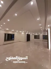  4 شقةللبيع في الصوفيه طابقيه 400 م للبيع مداخل مستقله حديقه 350 م  
