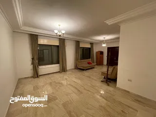  14 شقة ارضيه للبيع خلدا 200 م مدخل خاص مع ترس امامي وكراج