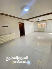  3 شقة فارغة مميزة للإيجار