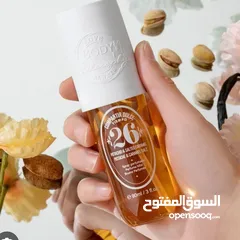  6 رائحة دافئة تجمع بين الفانيلا والأخشاب، مثالية للأوقات المسائية رائحة لا تُقاوم، وجاذبية تخطف القلوب