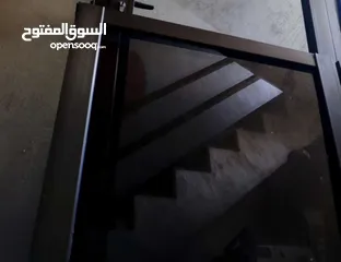  3 شباك المنيوم لون شمباني زجاج مطفي بحالة ممتازة للبيع بسعر حرق شباك المنيوم لون شمباني زجاج مطفي