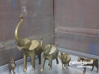  1 نحاس قديم عمره فوق الستين سنه للبيع بسعر 100 غير قابل للتفاوض التراسل على الواتس
