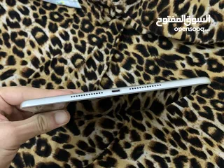  1 ايباد9 محلي شبه جديد  ذاكره 64 معاه باكوه  90فريم حقايق