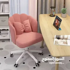  7 كرسي لونه وردي مع مخده