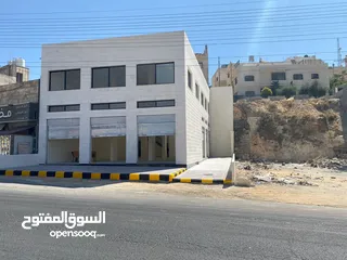  8 مجمع تجاري جديد للايجار على الشارع الرئيسي و تشطيب ممتاز