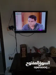  5 تلفزيون شاشه شارب  حجم 32 بوصه استعمال بسيط  بحال الجديد الجديد معه    ريموت وقاعده