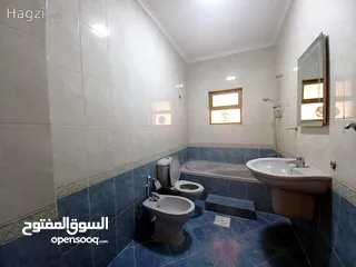  12 شقة غير مفروشة للإيجار 300م2 ( Property 19475 ) سنوي فقط