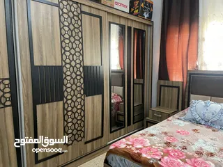 1 غرفة نوم استعمل بسيط خشب لامينت مع اضفات ملحق خزانه وصندوق وملحق تسريحه مع الفرشة جديده السعر400.د