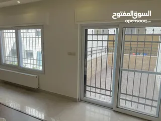  24 حي النخيل شارع المطار شقة شبه ارضي للبيع 3 غرف نوم مع تراس