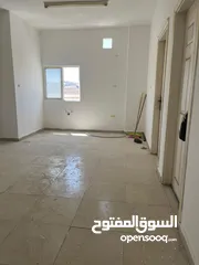  7 طابق 2 للايجار في ماركا الشمالية قرب المركز الأمني شارع يحيى ابن المختار عماره رقم 28 المجمع الكريم.