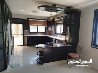  1 للايجار شقه مقابل المقاطعه في الارسال قرب جامعة القدس